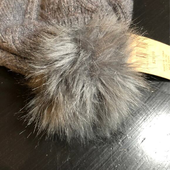 NWT VITALLA KNIT HAT WITH POM POM fleece lined gray